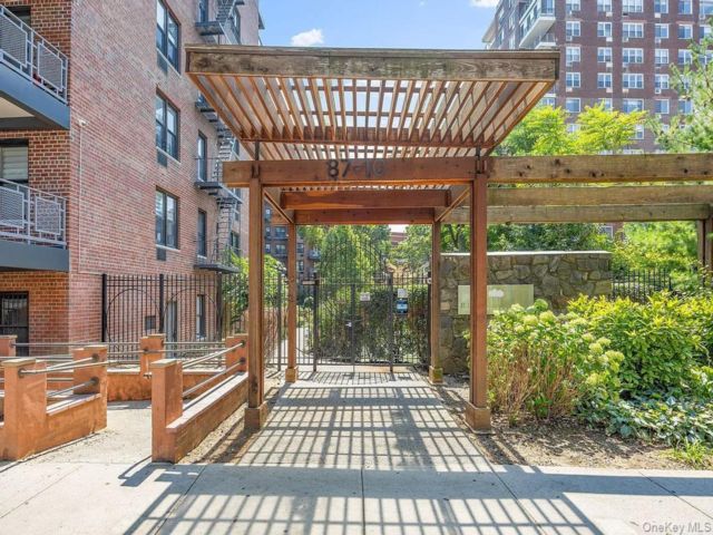 Studio,  1.00 BTH &nbsp;Garden style home in Elmhurst