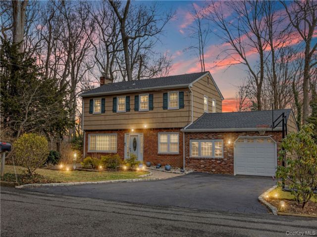  4 BR,  3.00 BTH &nbsp;Colonial style home in Huntington Station