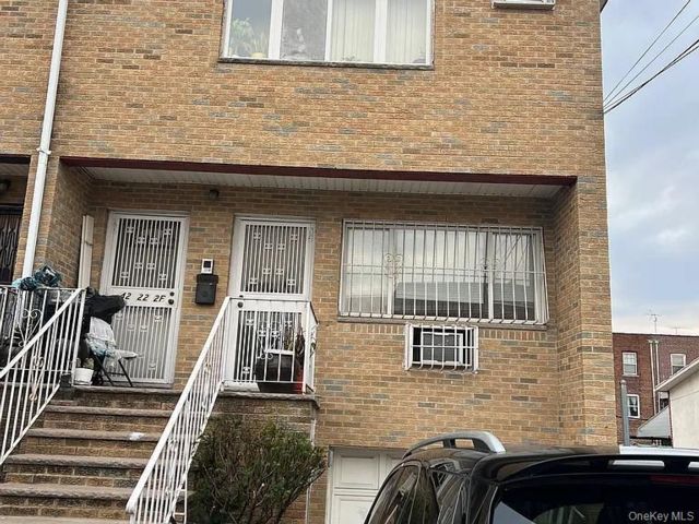  3 BR,  2.00 BTH &nbsp;Other style home in Flushing