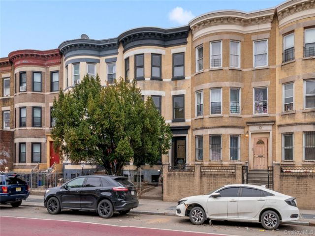  8 BR,  3.00 BTH &nbsp;Tudor style home in Flatbush