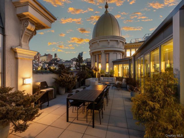  4 BR,  4.00 BTH &nbsp;Condo style home in New York (manhattan)