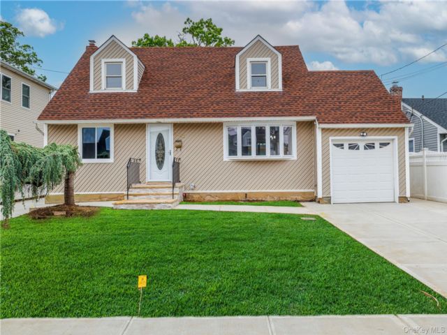  4 BR,  2.00 BTH &nbsp;Exp cape style home in Seaford