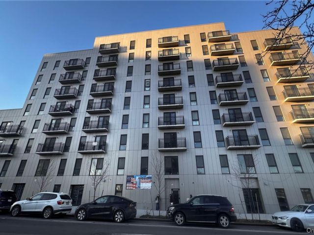  3 BR,  2.00 BTH &nbsp;Contemporary style home in Woodside