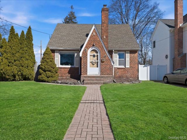  3 BR,  1.00 BTH &nbsp;Tudor style home in North Bellmore