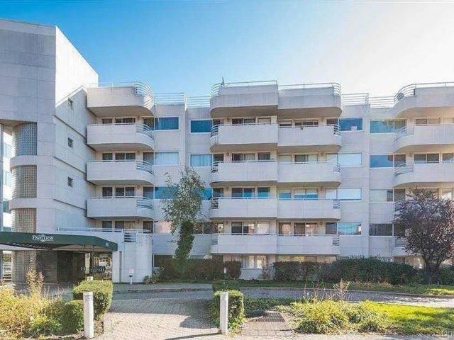  2 BR,  3.00 BTH &nbsp;Modern style home in Great Neck