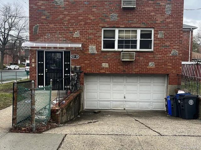  3 BR,  2.00 BTH &nbsp;Other style home in Whitestone