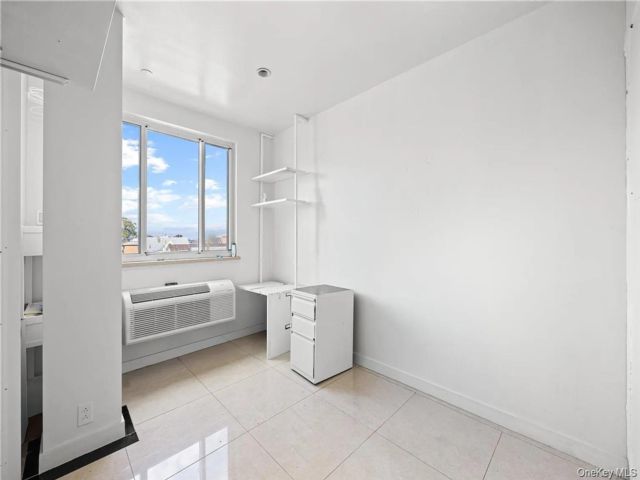  3 BR,  2.00 BTH &nbsp;Other style home in Corona