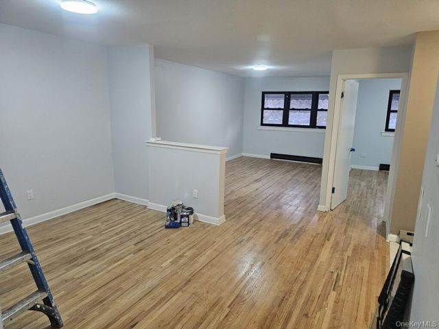  3 BR,  1.00 BTH &nbsp;Foursquare style home in Soundview