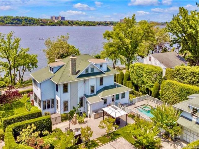  5 BR,  4.00 BTH &nbsp;Colonial style home in Douglaston