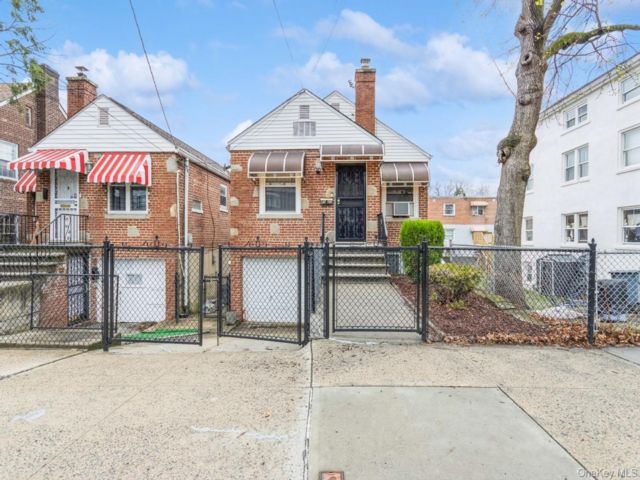 [Wakefield Real Estate, listing number 7263010]