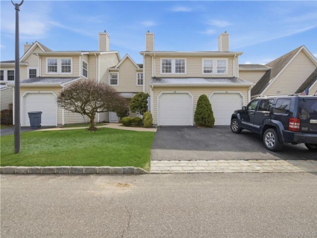  2 BR,  3.00 BTH &nbsp;Other style home in East Setauket