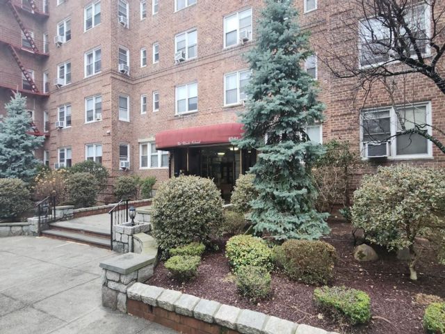  2 BR,  2.00 BTH &nbsp;Other style home in Rego Park