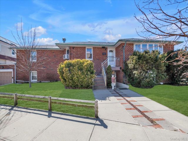  4 BR,  3.00 BTH &nbsp;Raised ranch style home in Sea Gate