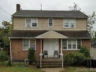  2 BR,  1.00 BTH &nbsp;Colonial style home in Hempstead