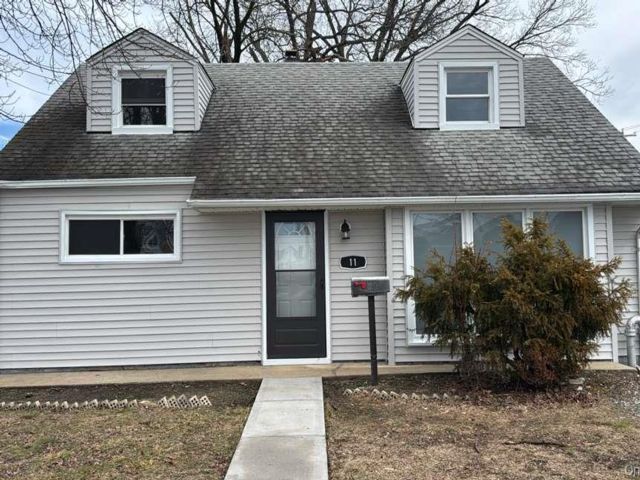  4 BR,  2.00 BTH &nbsp;Cape cod style home in Valley Stream