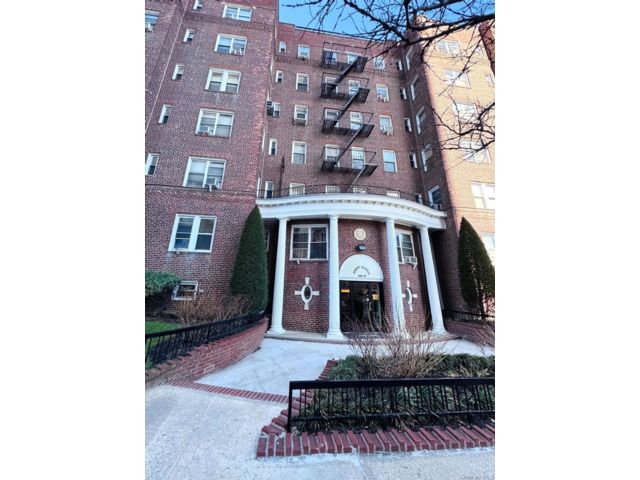  2 BR,  1.00 BTH &nbsp;Other style home in Forest Hills