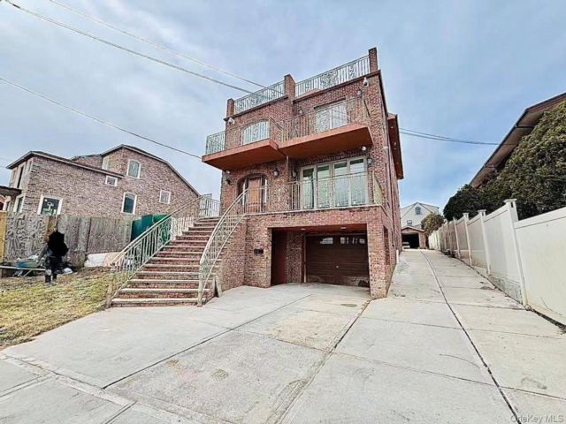  3 BR,  4.00 BTH &nbsp;Other style home in Beechhurst