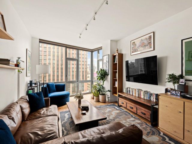  3 BR,  3.00 BTH &nbsp;Condo style home in Cobble Hill