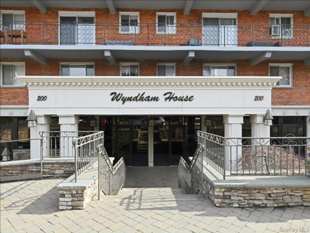  1 BR,  1.00 BTH &nbsp;Garden style home in Lynbrook