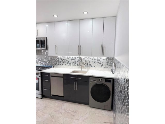  2 BR,  1.00 BTH &nbsp;Contemporary style home in Middle Village