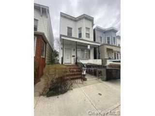  4 BR,  2.00 BTH &nbsp;Colonial style home in Woodhaven