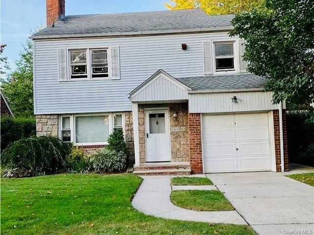  4 BR,  3.00 BTH &nbsp;Colonial style home in Queens Village
