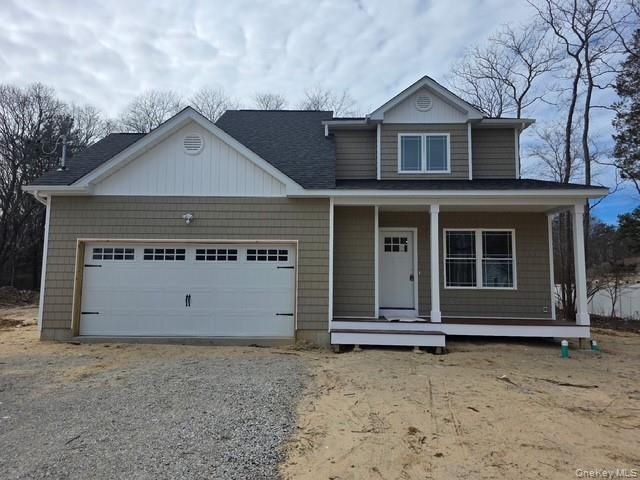  4 BR,  3.00 BTH &nbsp;Colonial style home in Ronkonkoma