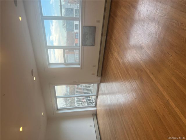  3 BR,  2.00 BTH &nbsp;Colonial style home in East Elmhurst