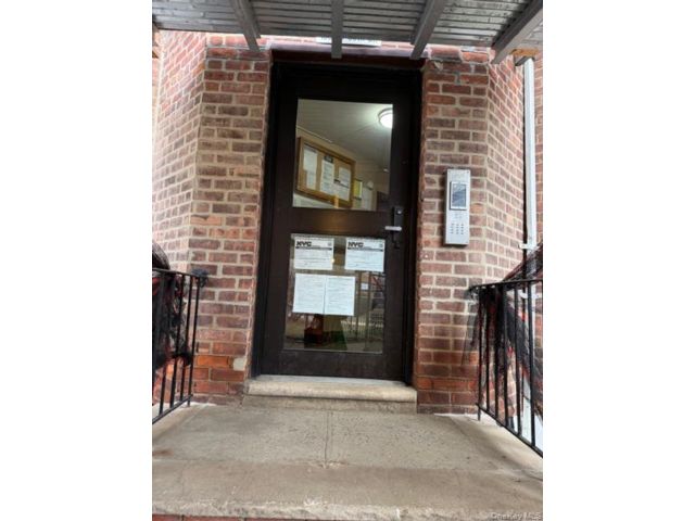  1 BR,  1.00 BTH &nbsp;Other style home in Kew Garden Hills