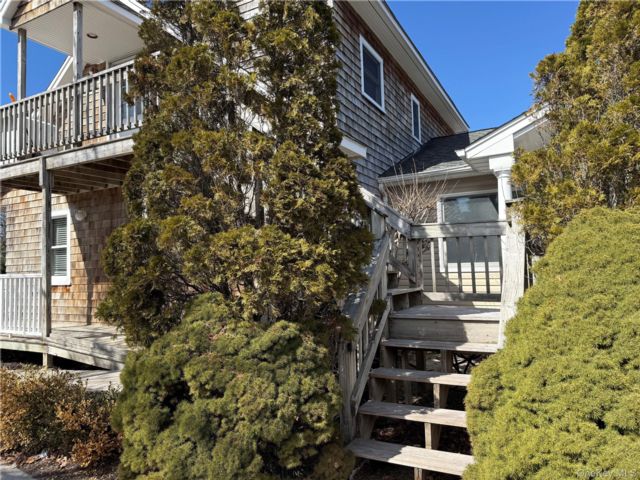  2 BR,  1.00 BTH &nbsp;Traditional style home in Westhampton Beach