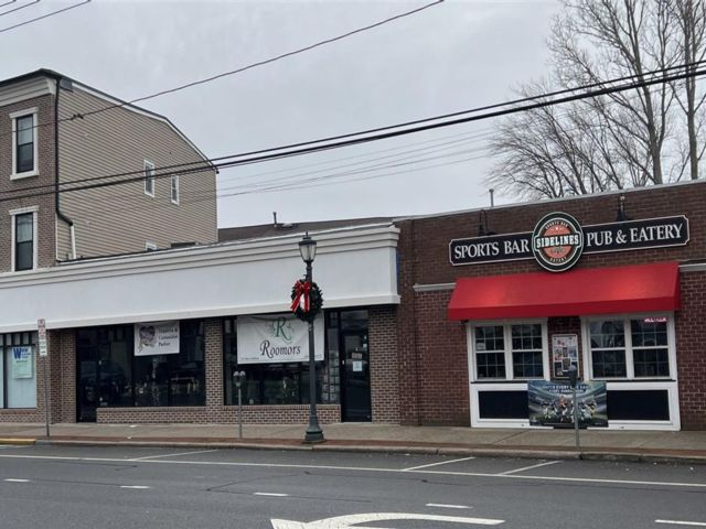 Studio,  0.00 BTH &nbsp;Commercial style home in Lindenhurst