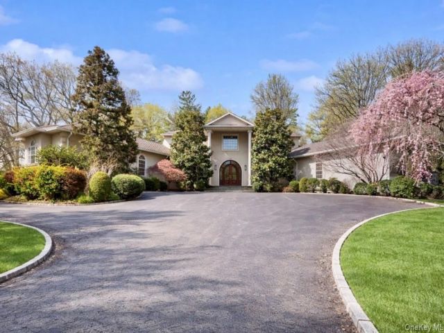  6 BR,  6.00 BTH &nbsp;Contemporary style home in Locust Valley