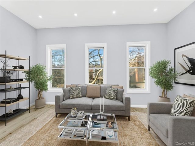  6 BR,  5.00 BTH &nbsp;House style home in Brownsville