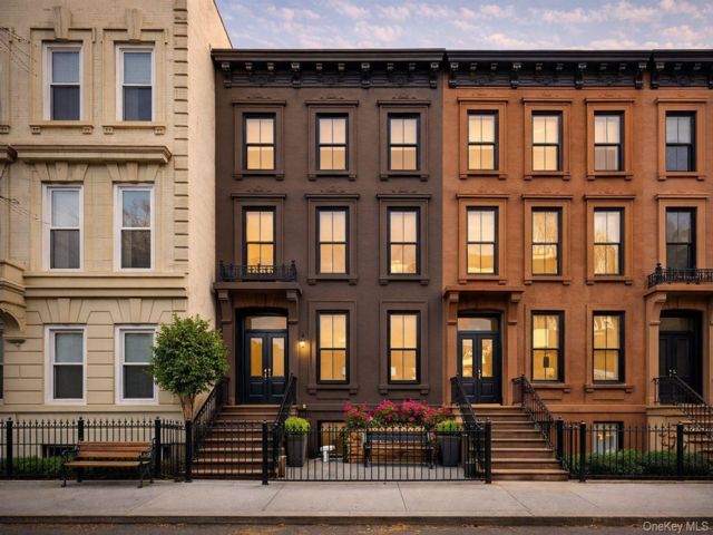  5 BR,  6.00 BTH &nbsp;House style home in Bedford Stuyvesant
