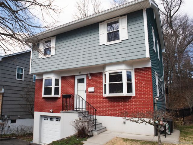  4 BR,  2.00 BTH &nbsp;Colonial style home in Croton-on-hudson