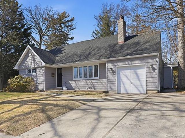  5 BR,  3.00 BTH &nbsp;Exp ranch style home in Merrick