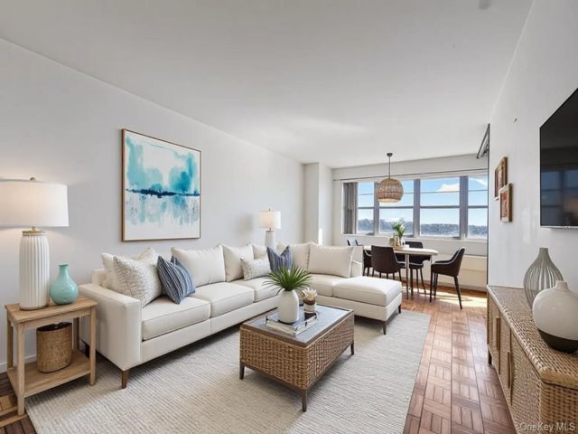 Studio,  1.00 BTH &nbsp;Other style home in Forest Hills