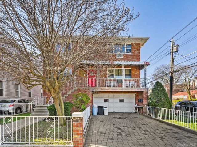  6 BR,  4.00 BTH &nbsp;House style home in Yonkers