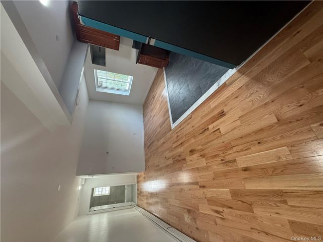  3 BR,  2.00 BTH &nbsp;Hi ranch style home in Jamaica