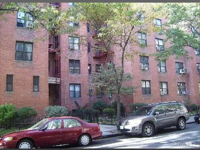  1 BR,  1.00 BTH &nbsp;Other style home in Jackson Heights