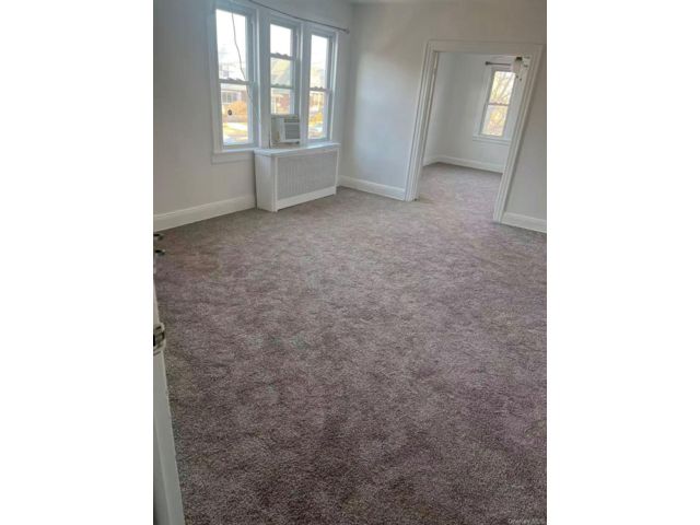  2 BR,  1.00 BTH &nbsp;Tudor style home in Bayside