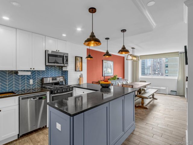  2 BR,  2.00 BTH &nbsp;High rise style home in New York (manhattan)