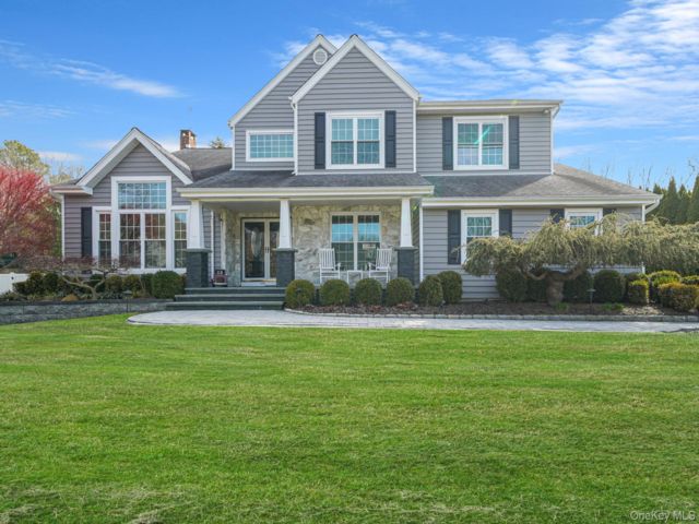  4 BR,  3.00 BTH &nbsp;Victorian style home in Manorville