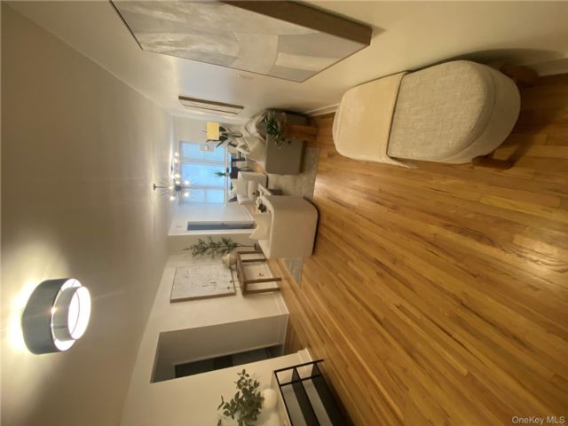 [Mosholu Real Estate, listing number 7263874]