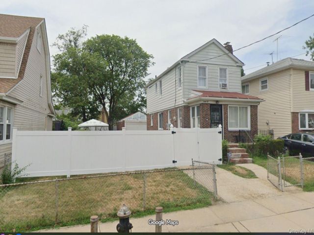  3 BR,  2.00 BTH &nbsp;Colonial style home in Hollis