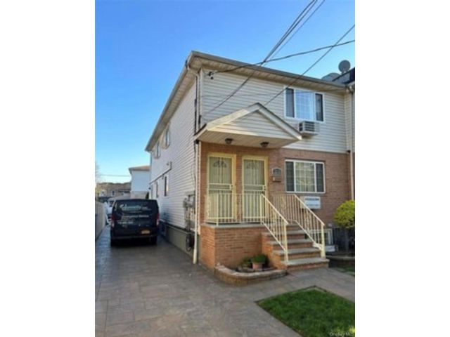  6 BR,  4.00 BTH &nbsp;Hi ranch style home in Jamaica