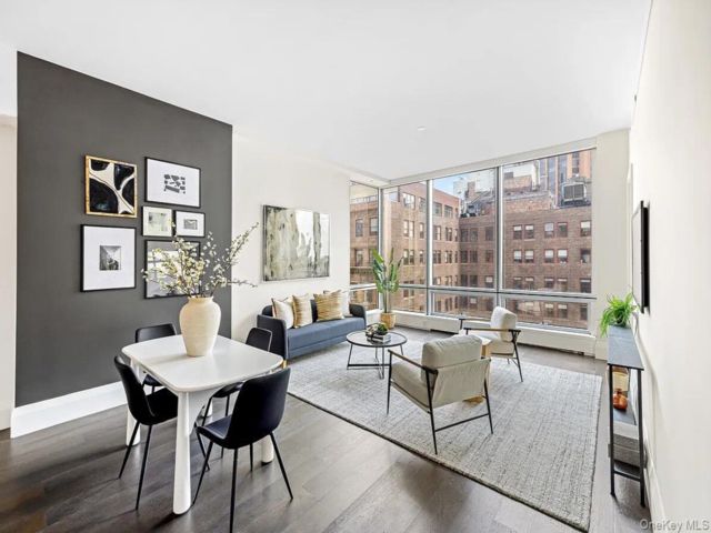  2 BR,  3.00 BTH &nbsp;Condo style home in New York (manhattan)