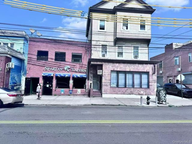 Studio,  0.00 BTH &nbsp;Commercial style home in Flushing