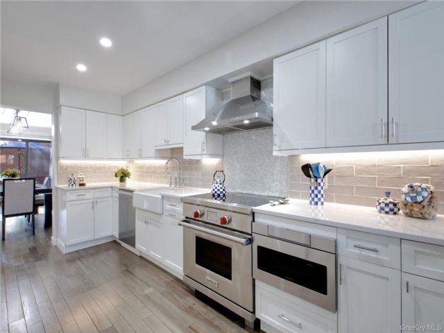  3 BR,  3.00 BTH &nbsp;Condo style home in Roslyn