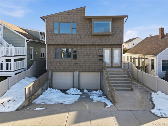  3 BR,  2.00 BTH &nbsp;Other style home in Long Beach